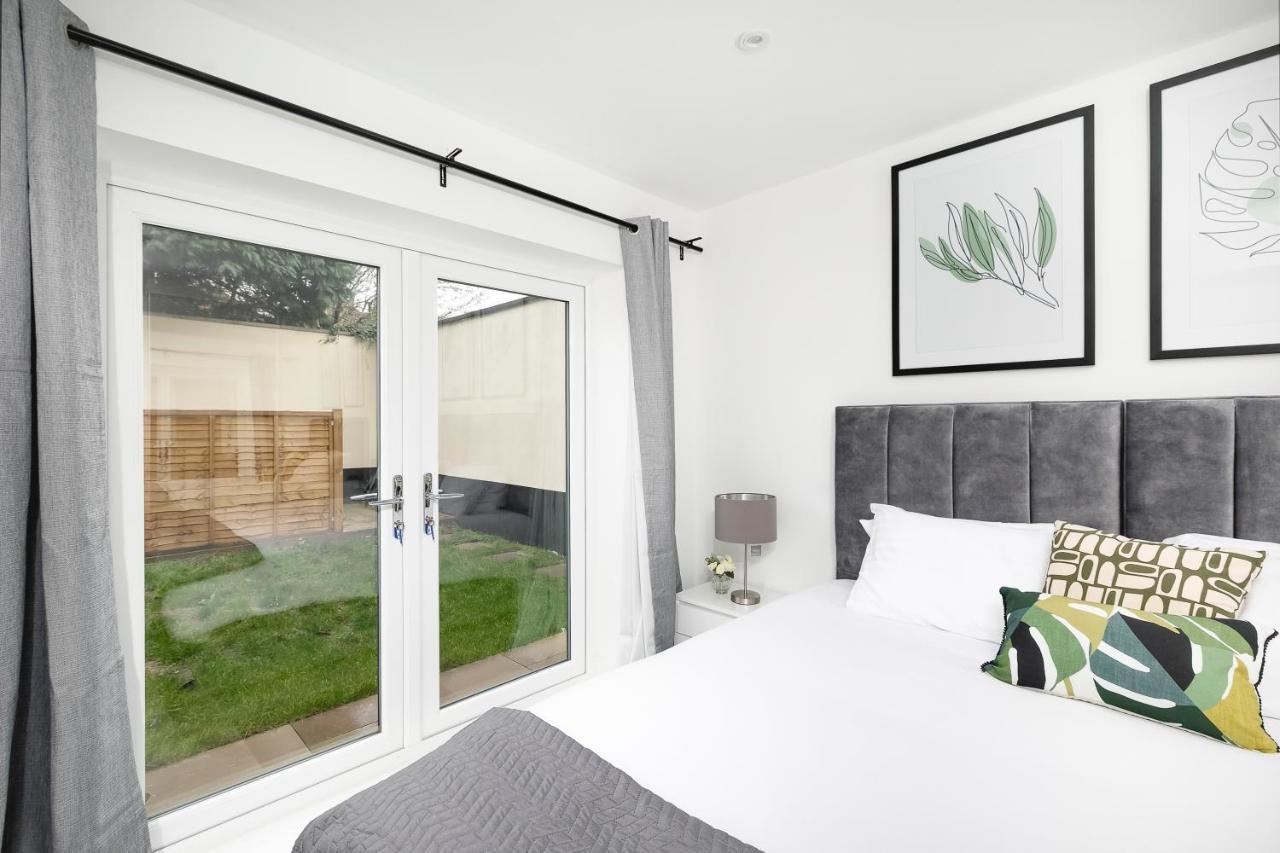 Skyvillion - London Enfield Chase Apartments With Parking & Wifi Exterior foto