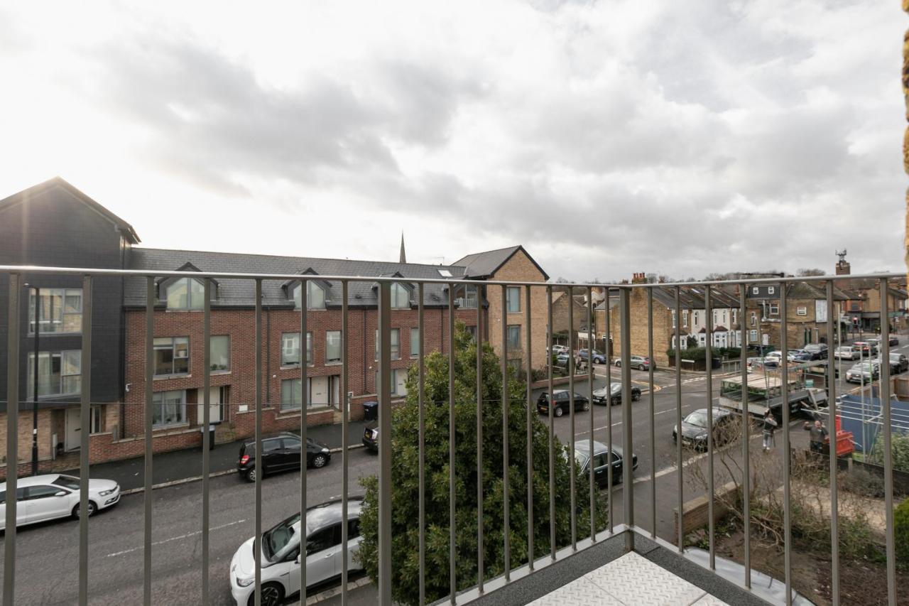 Skyvillion - London Enfield Chase Apartments With Parking & Wifi Exterior foto