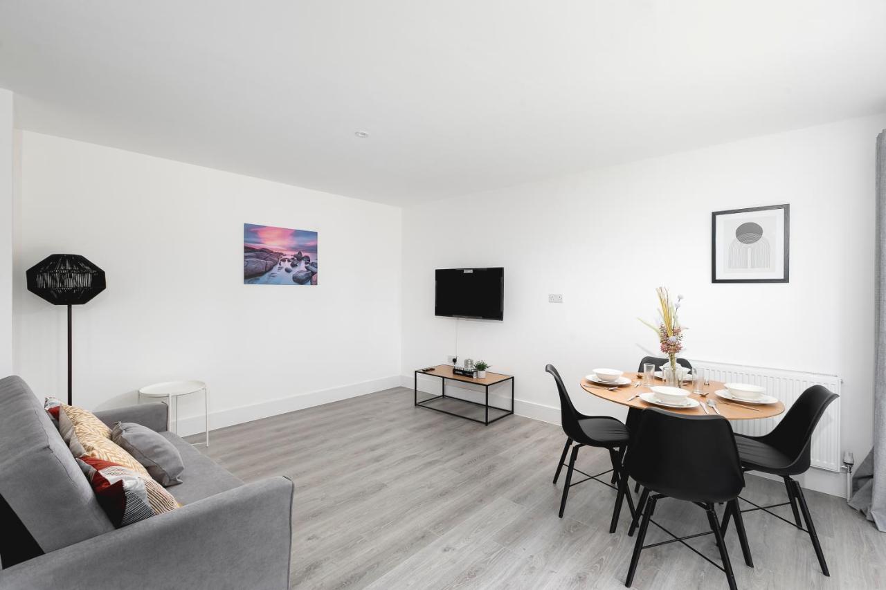 Skyvillion - London Enfield Chase Apartments With Parking & Wifi Exterior foto